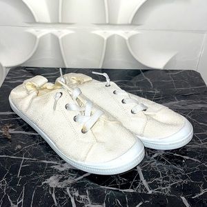 Sole Mates Women White Canvas Shoe M (7/8)